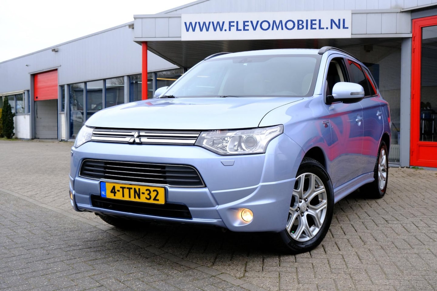 Mitsubishi Outlander - 2.0 PHEV Instyle Aut. Xenon|Leder|Pano|Navi|Cam - AutoWereld.nl