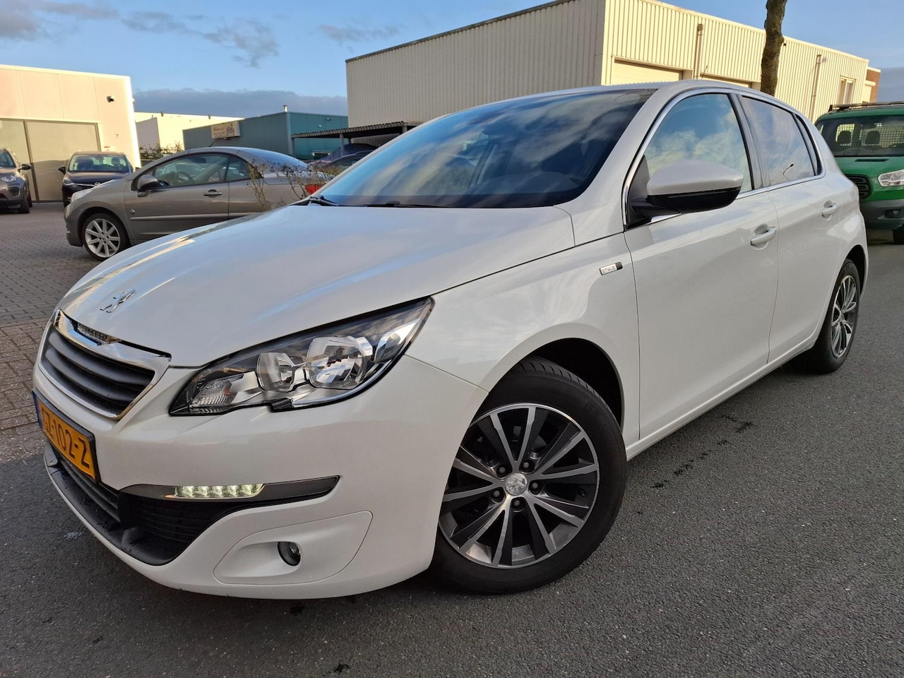 Peugeot 308 - 1.2 CLIMA/CRUISE/NAVI/PDC! - AutoWereld.nl