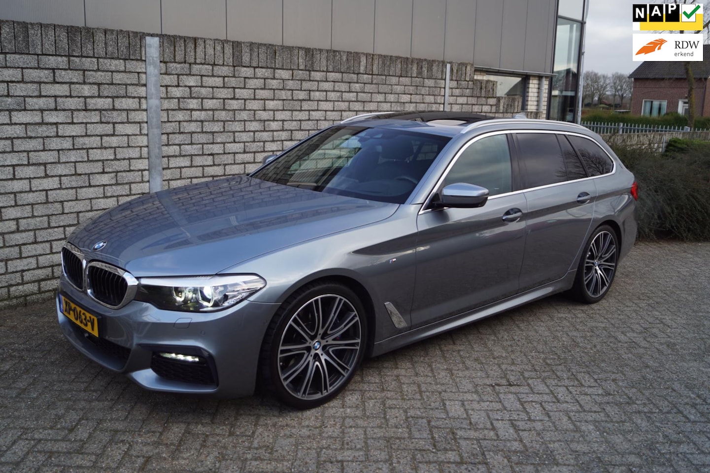 BMW 5-serie Touring - 540i X-Drive High Executive M Sport Autom Leder Panodak Luchtvering Navi Camera Adapt Crui - AutoWereld.nl