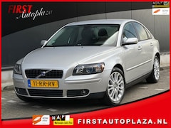 Volvo S40 - 2.4 Momentum AIRCO/CRUISE/LM-VELGEN | NETTE AUTO