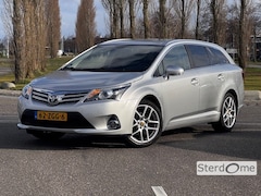 Toyota Avensis Wagon - 1.8 VVTi Dynamic Business | Half lederen bekleding | Achteruitrijcamera | Trekhaak | Licht