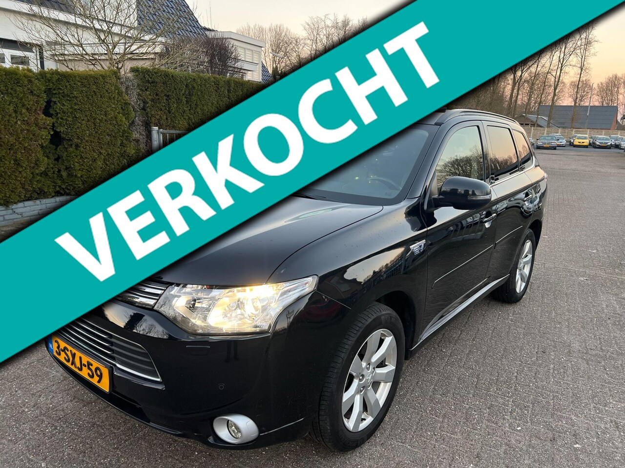 Mitsubishi Outlander - 2.0 PHEV Instyle ECC LEDER S/K DAK, XENON NAVI NAP - AutoWereld.nl