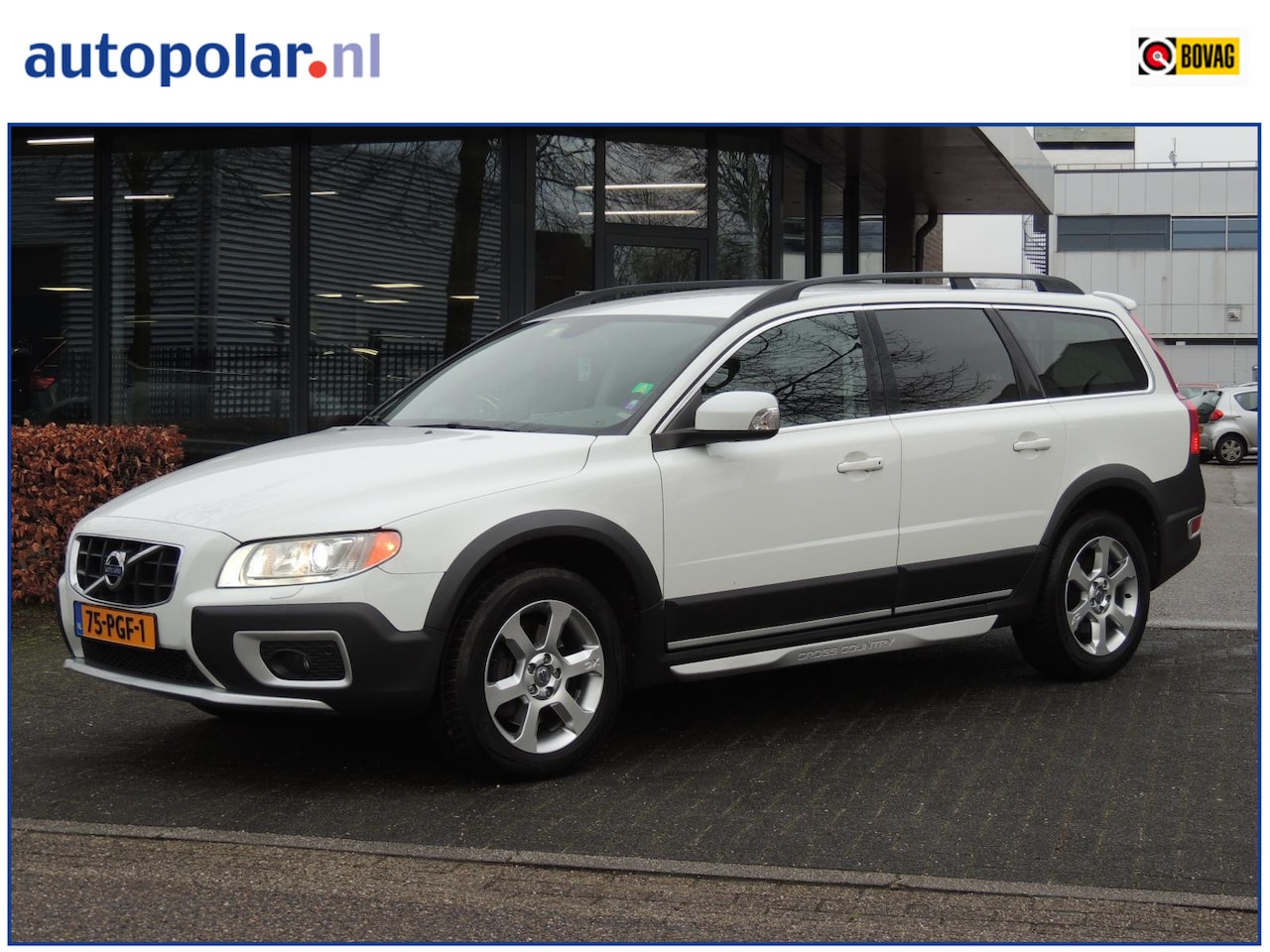 Volvo XC70 - 2.0 D3 FWD Momentum Leder/Trekhaak/Xenon/Navi etc. - AutoWereld.nl