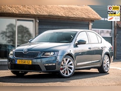 Skoda Octavia - 2.0 TSI RS (NL-Auto / NAP / Leder / Xenon / Climate / Cruise / Navigatie / APK 09-08-2025)