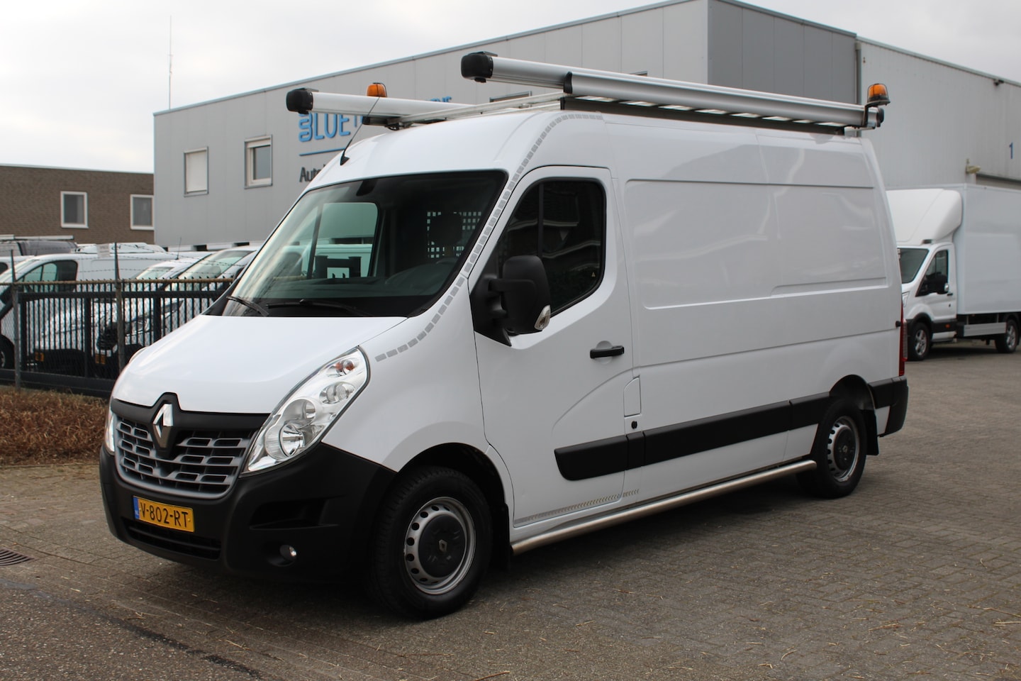 Renault Master - Servicewagen T35 2.3 dCi 130PK Euro6 L2H2 ✓ werkplaats inrichting ✓ takel 75KG  ✓ standkac - AutoWereld.nl