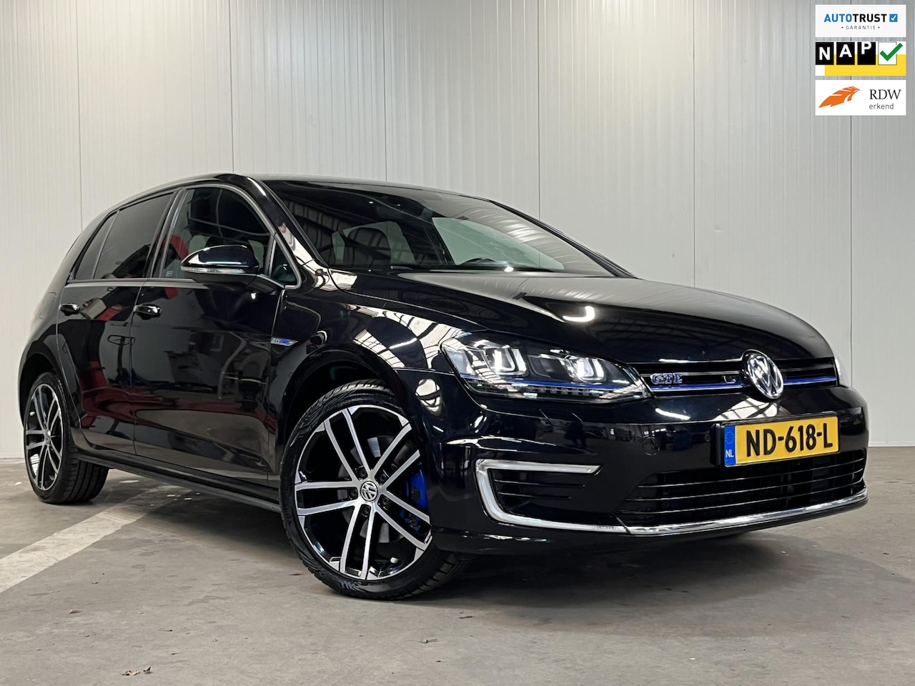 Volkswagen Golf - 1.4 TSI GTE Leder Stoelverwarming Carplay - AutoWereld.nl