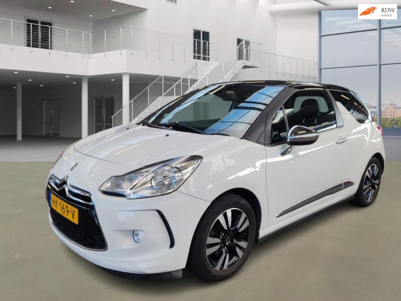 DS 3 - 1.2 PureTech Business NAVI PSENSOR CRUISE 2 X SLEUTELS - AutoWereld.nl