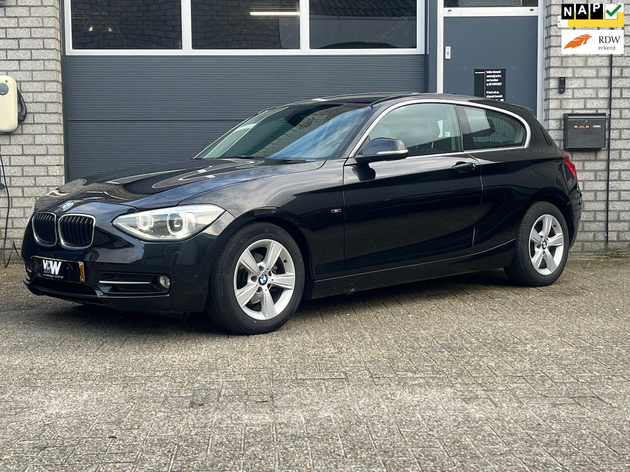 BMW 1-serie - 114i EDE Business R.A . scherm schade N.A.P. - AutoWereld.nl