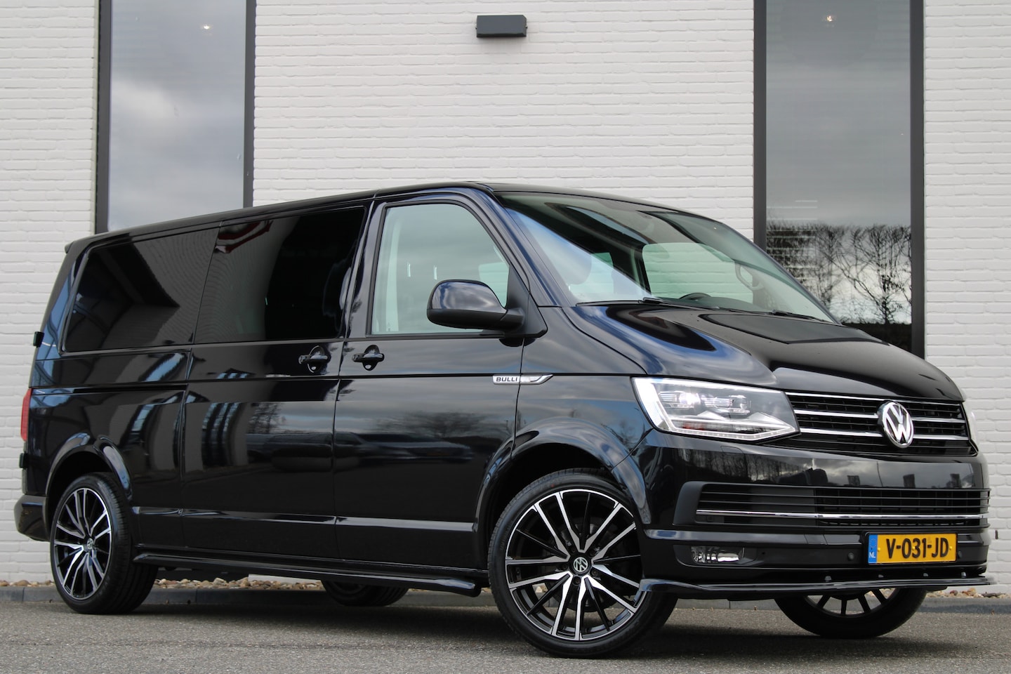 Volkswagen Transporter - 2.0 TDI / Aut / L2H1 / DC / BULLI / Leer / 150 pk / Vol Opties / NIEUWSTAAT - AutoWereld.nl