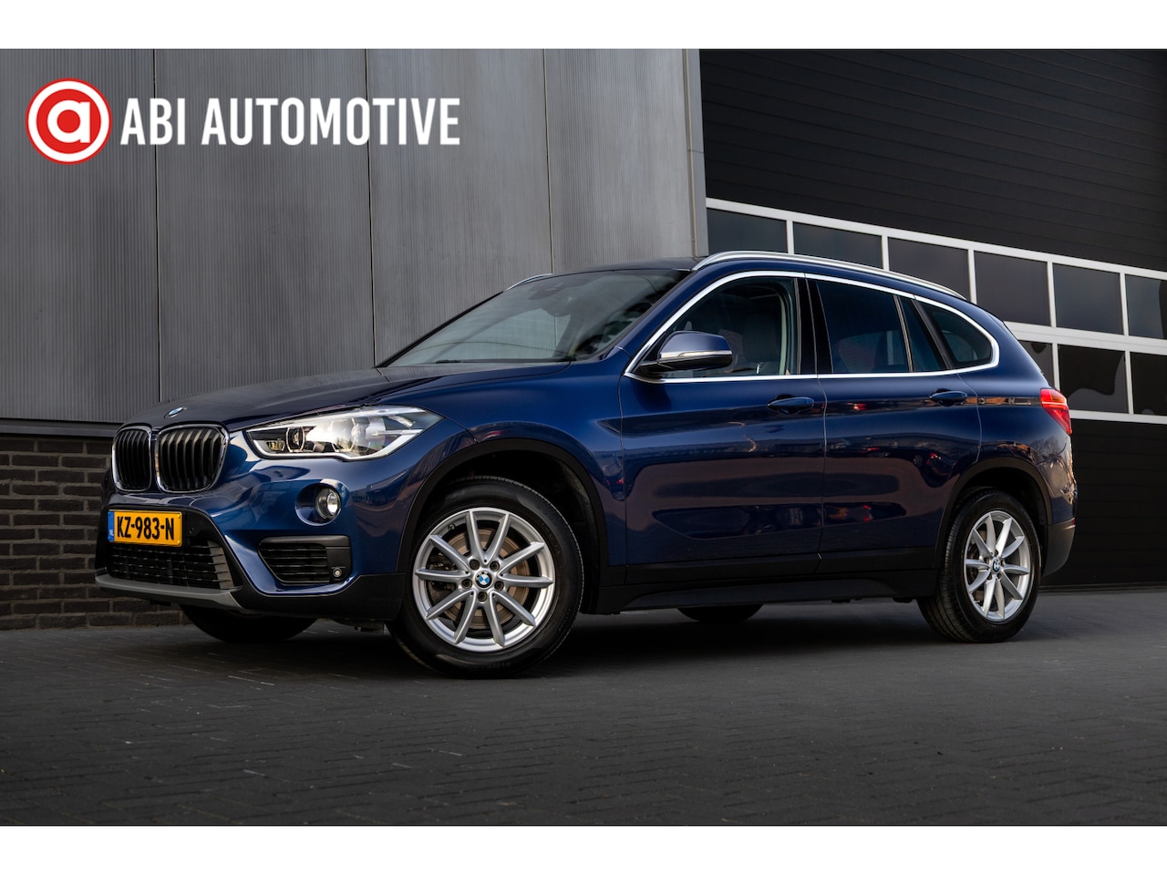 BMW X1 - sDrive20i 192 pk Centennial High Executive / NL-Auto/ Pano-Dak/ Head-Up/ Camera/ LED-Xenon - AutoWereld.nl