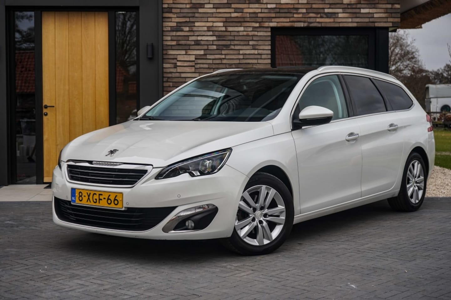 Peugeot 308 SW - 1.2 e-THP Première 131PK Panorama Full-LED koplampen - AutoWereld.nl