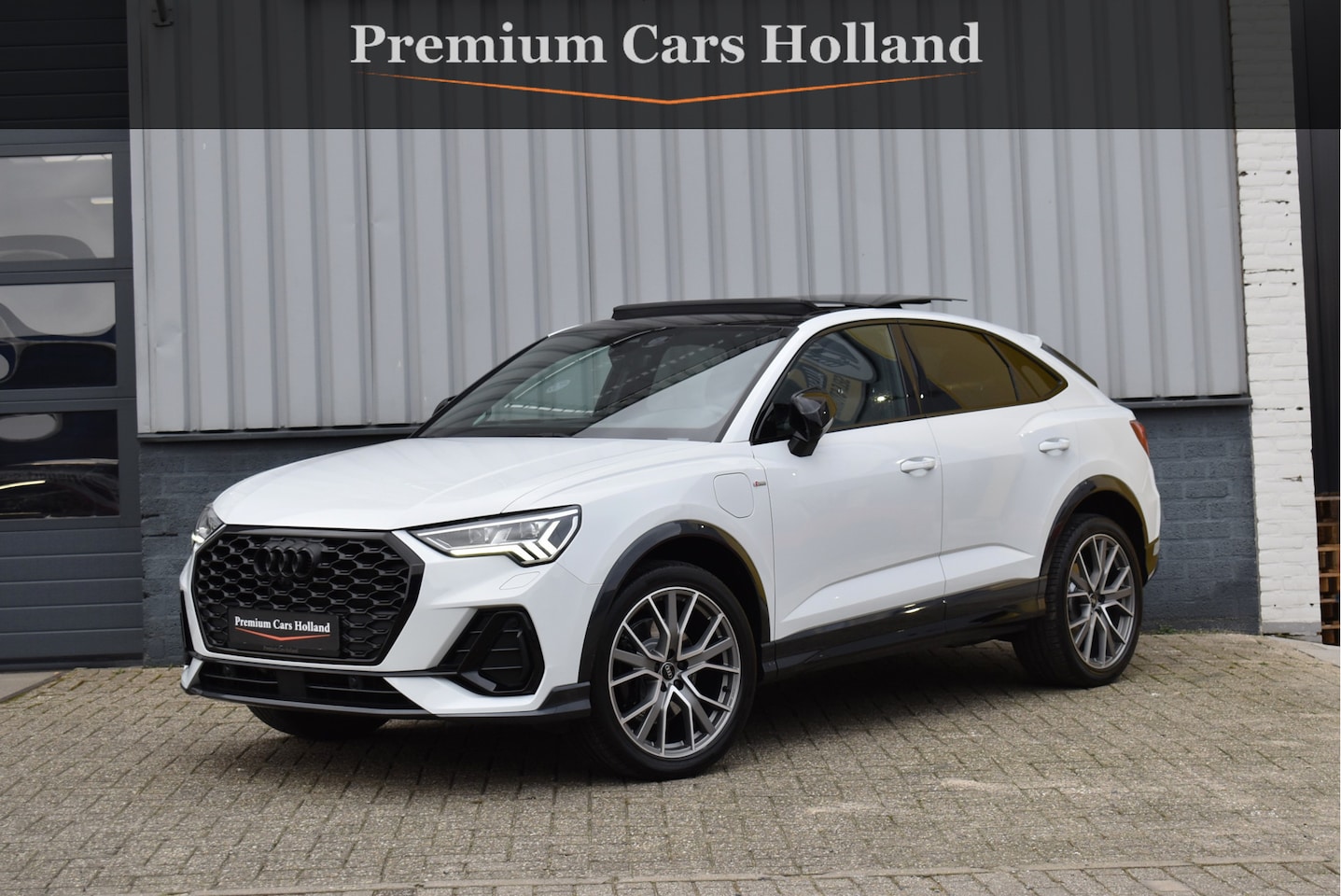 Audi Q3 Sportback - 45 TFSI e S-Line 245 Pk Pano Navi Leder 360 Camera ACC Keyless Matrix 20 Inch - AutoWereld.nl