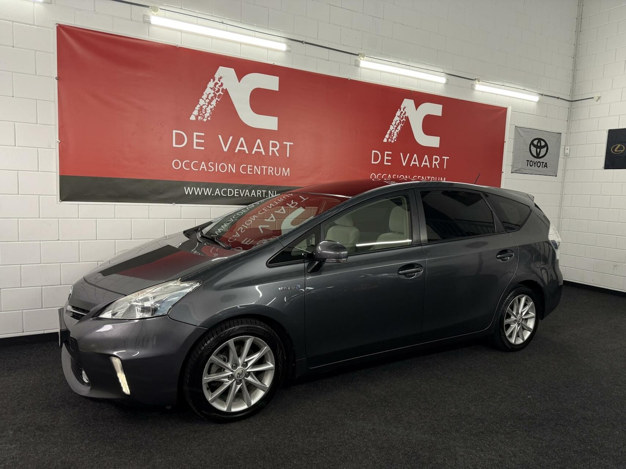 Toyota Prius Wagon - 1.8 Aspiration - PANORAMADAK/CAMERA/NAP - AutoWereld.nl