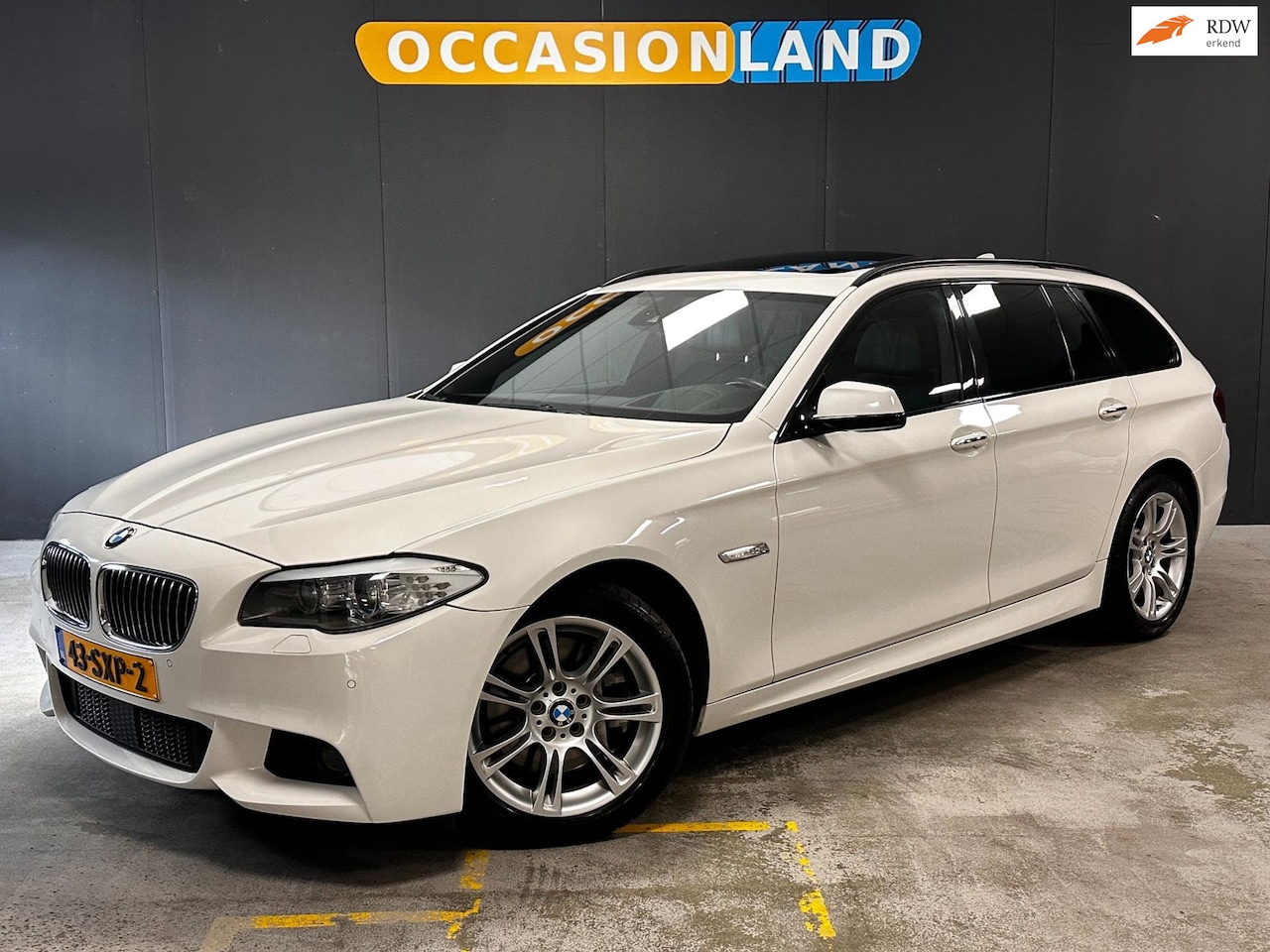 BMW 5-serie Touring - 535i High Executive M|PANO|HUD|ACC|MEMORY|CAM+PDC - AutoWereld.nl