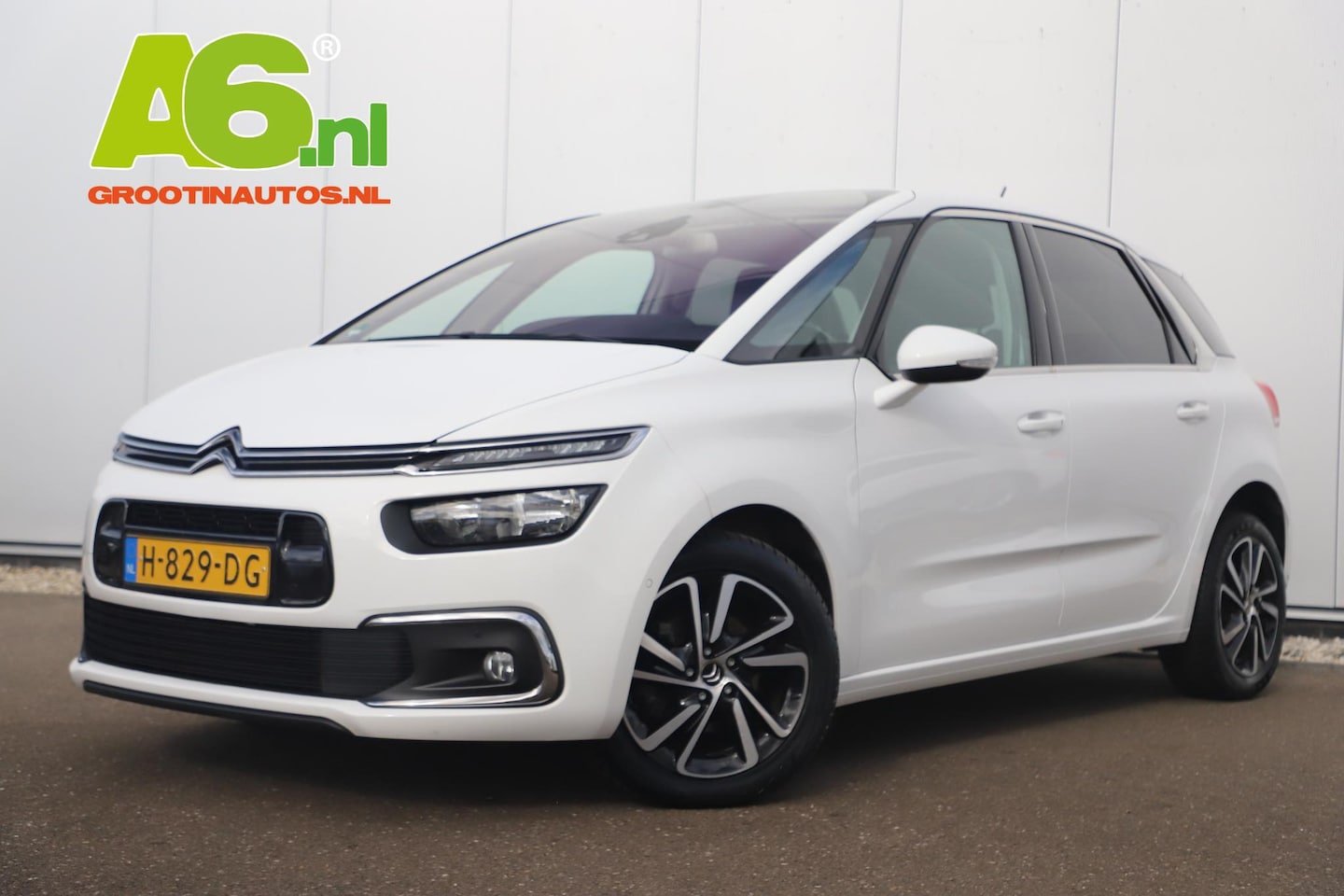 Citroën C4 SpaceTourer - 1.2 PureTech Business 131PK Trekhaak Keyless 17 inch LMV Navigatie Achteruitrijcamera Stoe - AutoWereld.nl