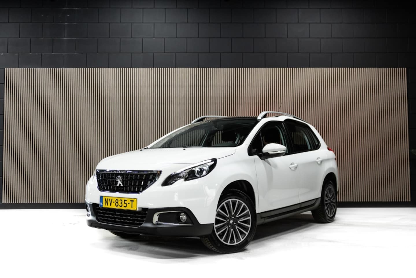 Peugeot 2008 - 1.2 PureT. Blue Lion - AutoWereld.nl