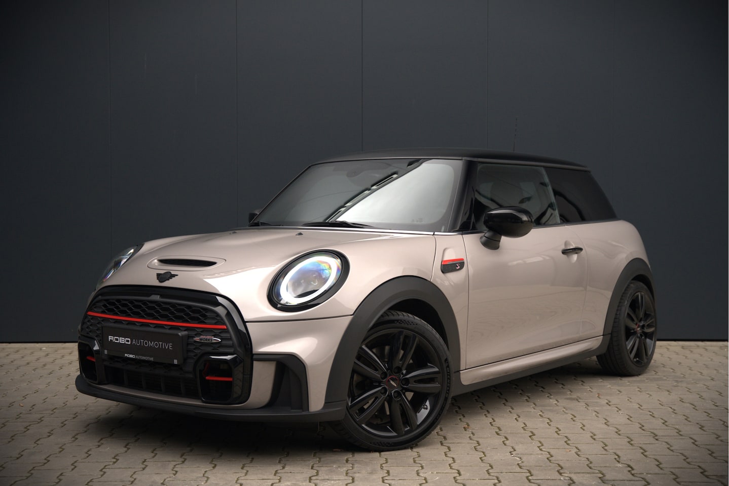 MINI Cooper S - Mini 2.0 John Cooper Works | Navigatie | Cruise Control | Apple Carplay | Stoelverwarming - AutoWereld.nl