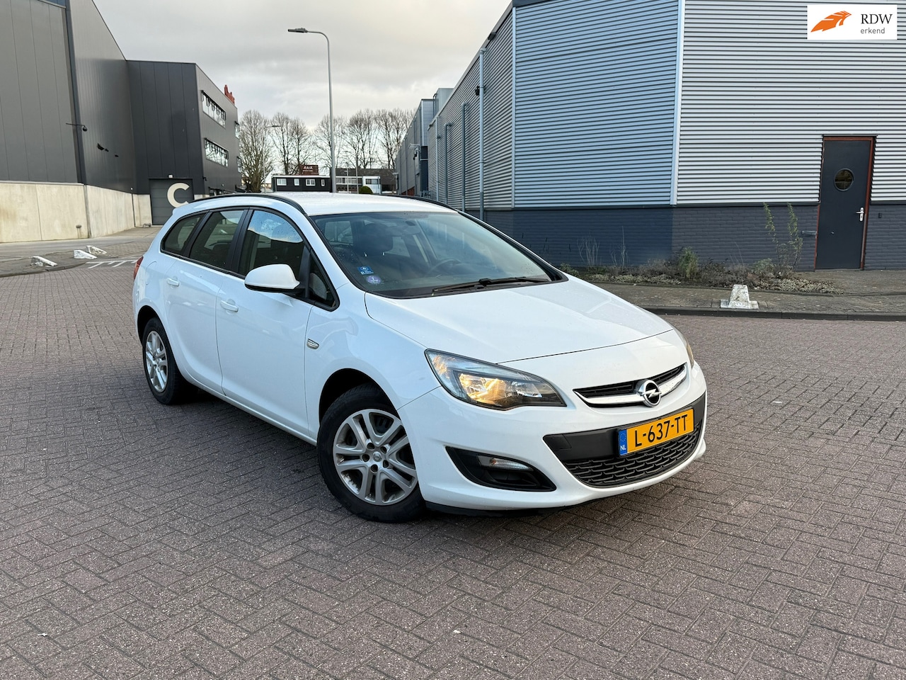 Opel Astra Sports Tourer - VOLLEDIG ONDERHOUDEN NAVI CLIMA - AutoWereld.nl