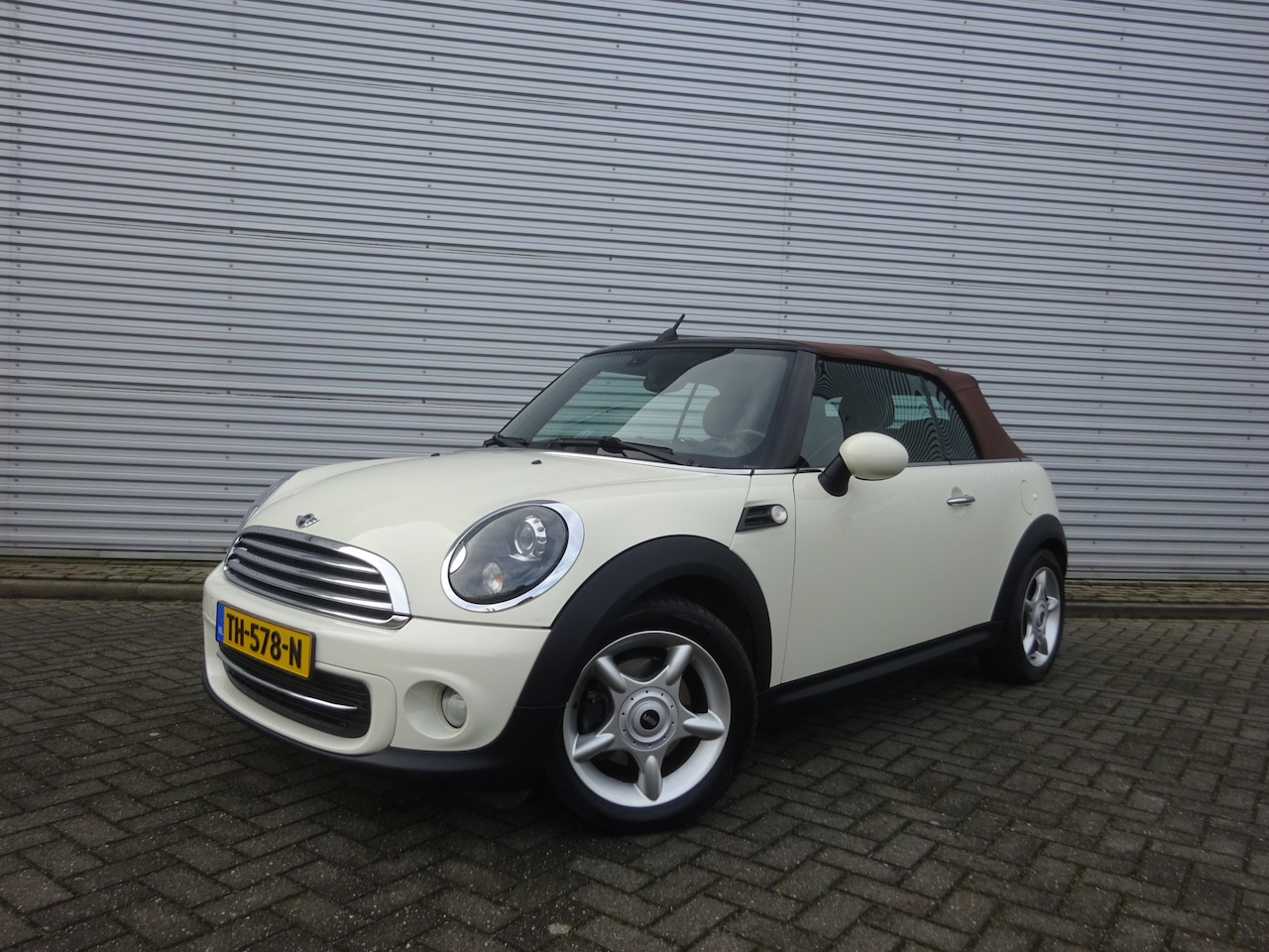 MINI Cabrio - Mini 1.6 Cooper Pepper Airco / Stoelverw. / Elektr. ramen / Cruise control - AutoWereld.nl