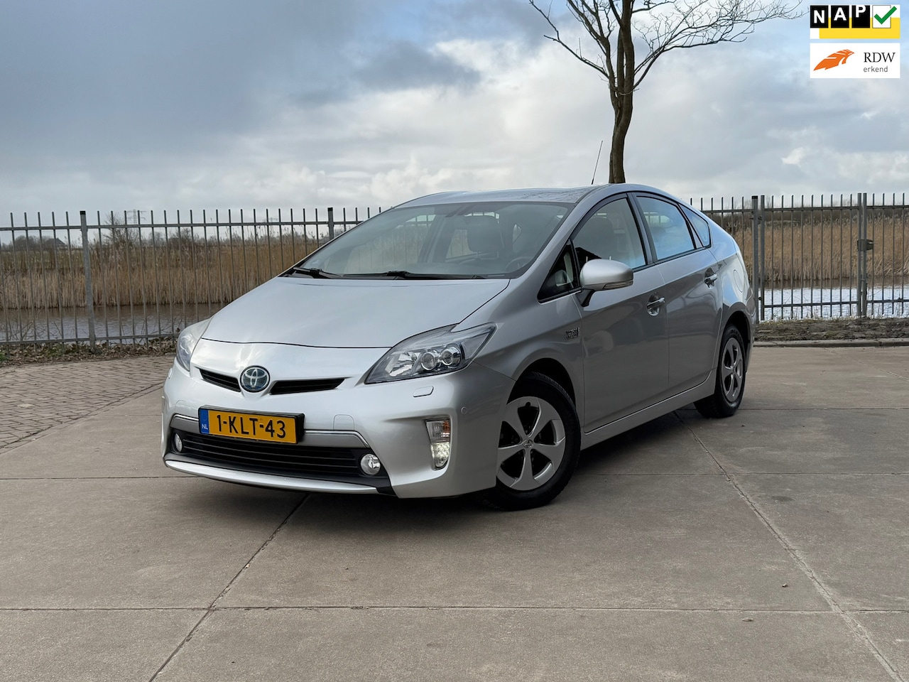 Toyota Prius - 1.8 Plug-in Executive Business | Leer | Navi | Keyless | Camera | - AutoWereld.nl