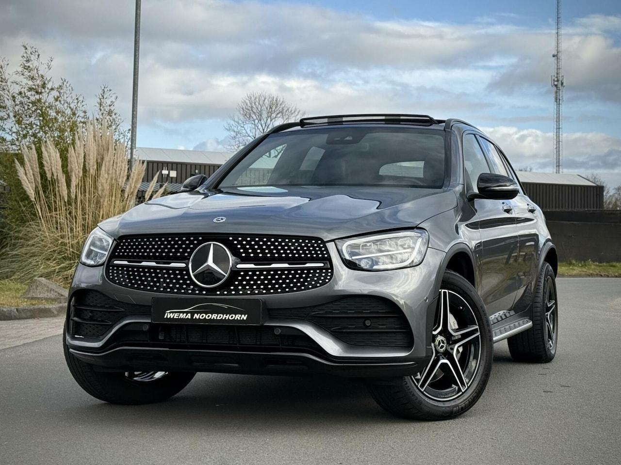 Mercedes-Benz GLC-klasse - 300e 4MATIC AMG Panoramadak|Burmester®|Camera|Keyless|Distronic|Night pakket|Sfeerverlicht - AutoWereld.nl