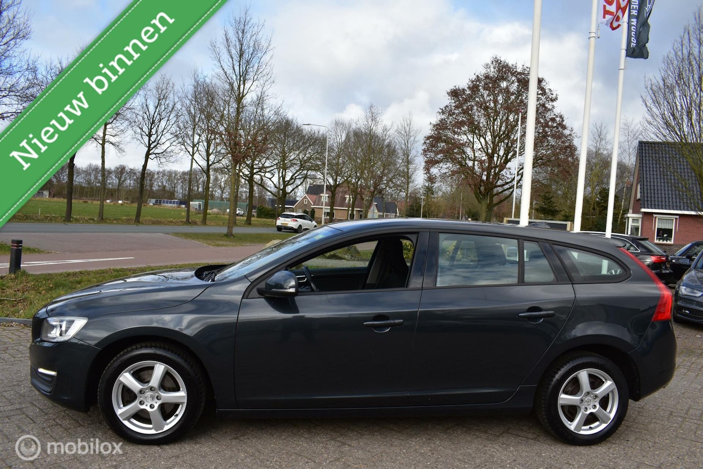 Volvo V60 - 1.6 D2 Kinetic 2013|Clima|Cruise|Navi|LED - AutoWereld.nl