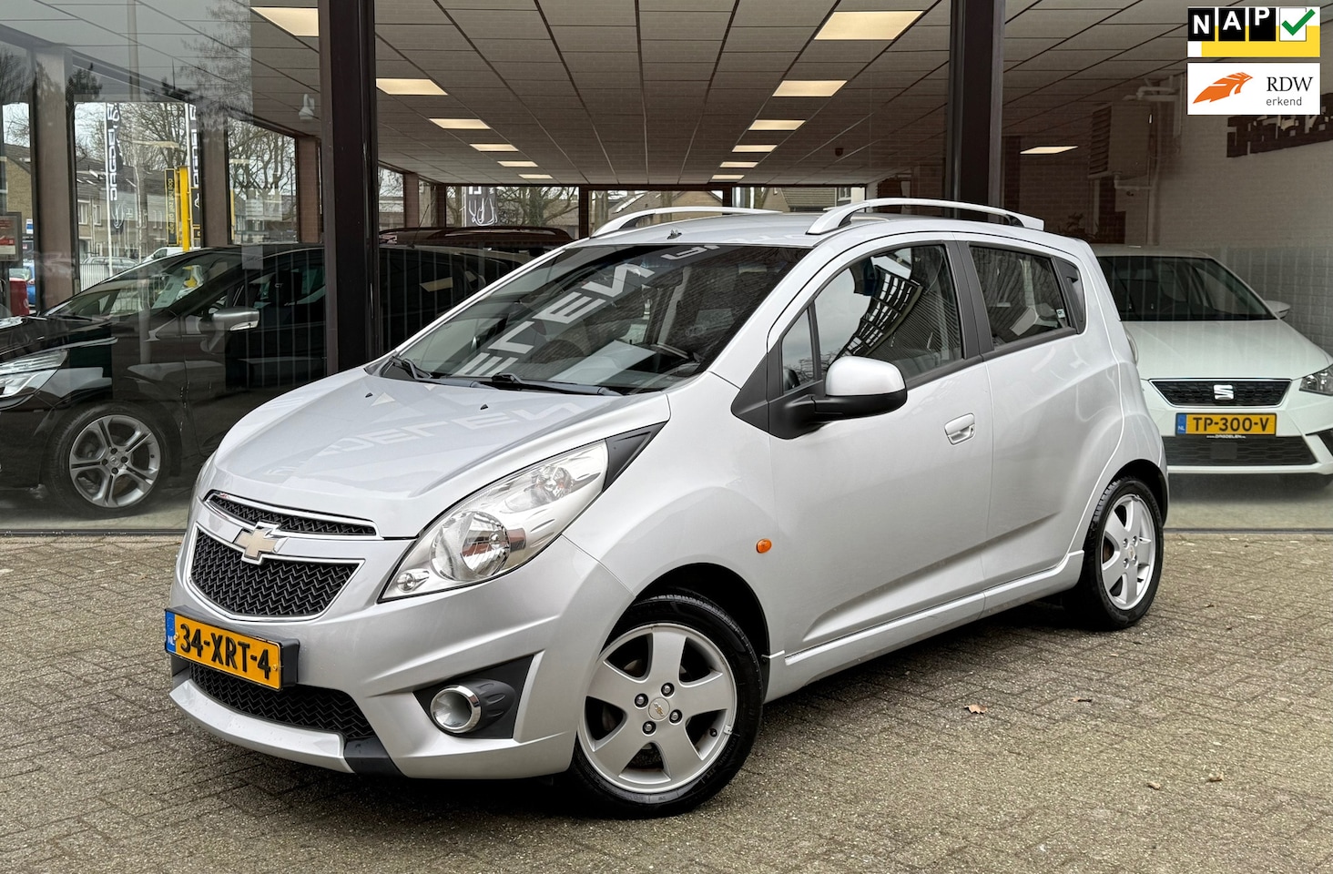 Chevrolet Spark - 1.2 16V AIRCO CLIMATE | LMV | PDC | TREKHAAK |NAP - AutoWereld.nl