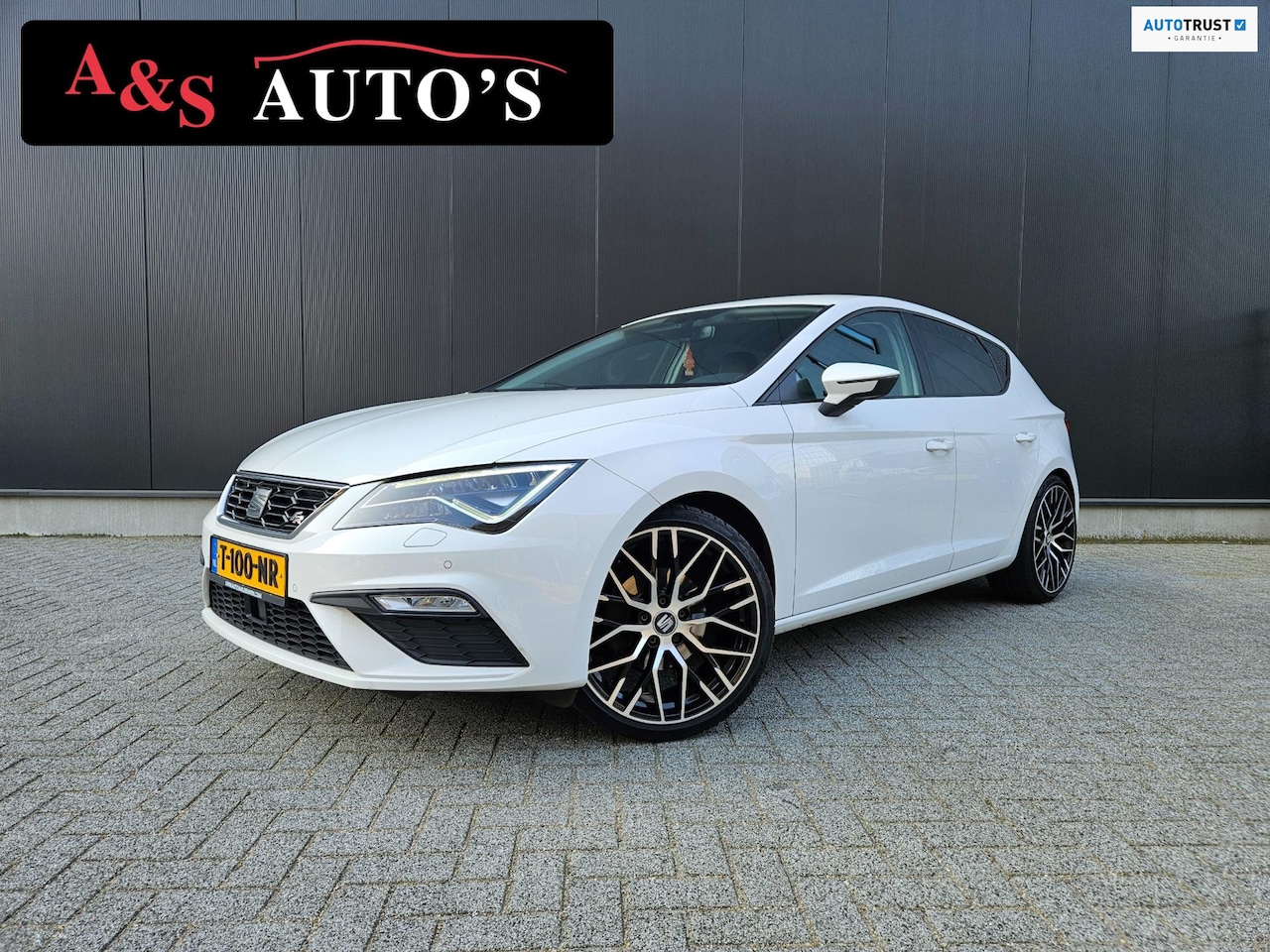 Seat Leon - 1.5 TSI FR 131pk Beats sound Sfeerverlichting Navi Parksensoren - AutoWereld.nl