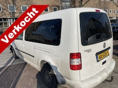 Volkswagen Caddy Maxi - 1.6 Comfortline 7p. Vw life 7p 16 benzine 495airco Voor schade rijd baar radiator lek zie