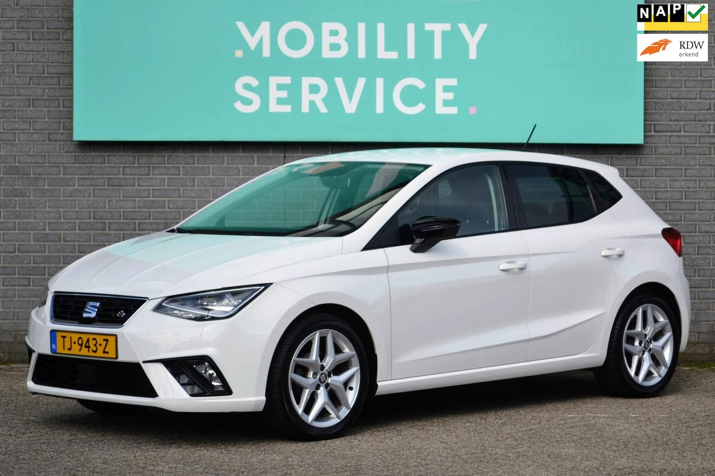 Seat Ibiza - 1.0 TSI FR Business Intense LED Clima Cruise CarPlay LMV - AutoWereld.nl