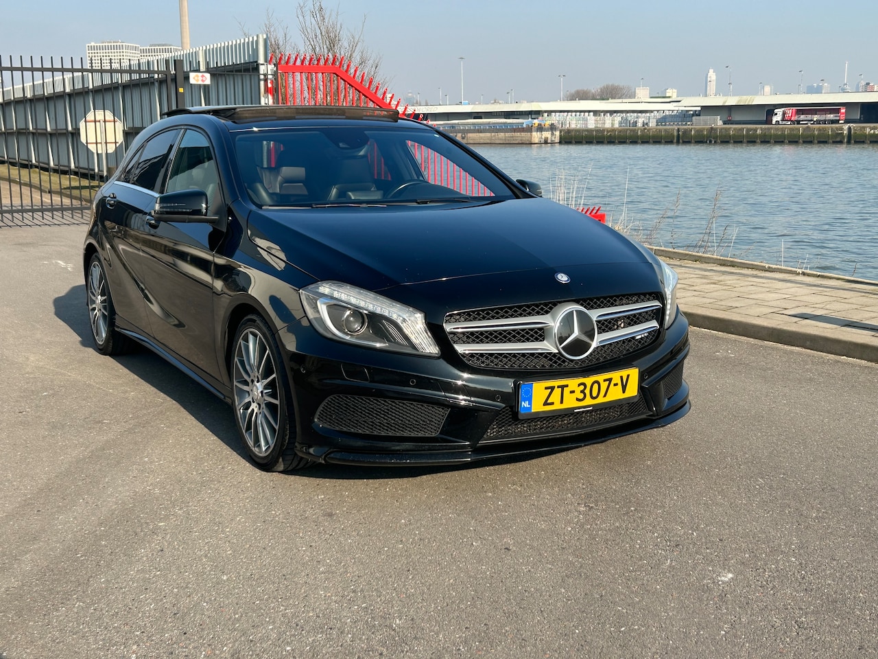 Mercedes-Benz A-klasse - 180 Prestige AUT AMG SPORTPAKKET PANO LED LEDER PDC - AutoWereld.nl