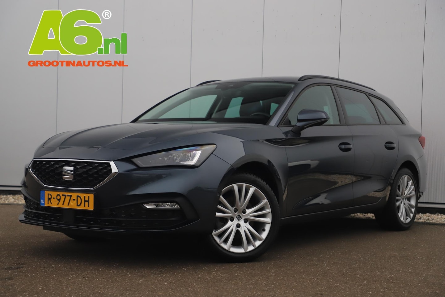 Seat Leon Sportstourer - 1.0 TSI Style Business Intense 110PK Trekhaak 17 inch Full LED Navigatie Carplay Android A - AutoWereld.nl