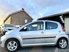 Peugeot 107 - 1.0-12V 68pk Millesim 200 5drs - nap - airco - elektr ramen - lmv + 4x goede banden - cv o