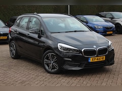 BMW 2-serie Active Tourer - 225xe iPerformance High Executive / Camera / Leder / Head-up / Navigatie / Sportstoelen /