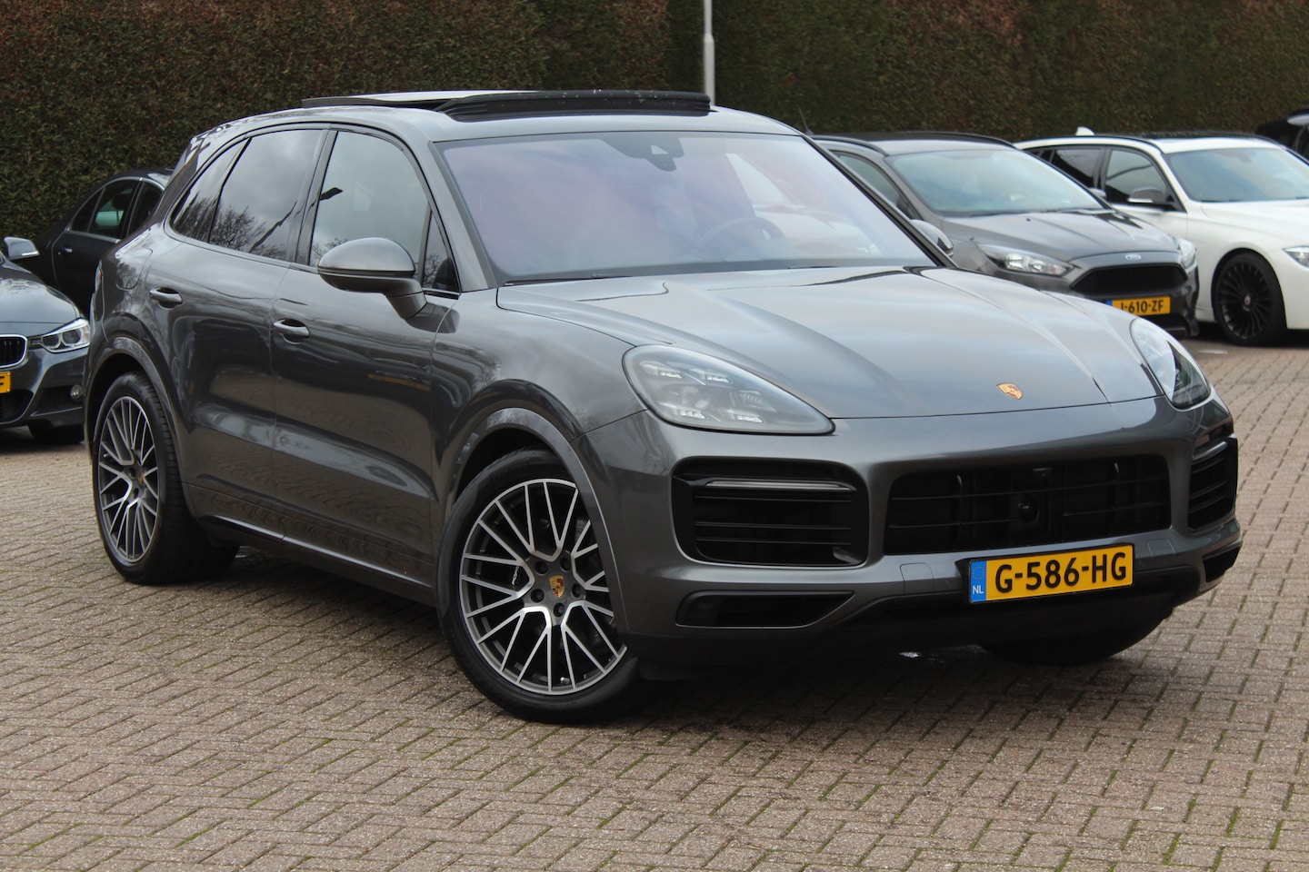 Porsche Cayenne - 3.0 E-Hybrid / Trekhaak / Panoramadak / 360Camera / Head-up / Achterasbesturing / 21'' / S - AutoWereld.nl