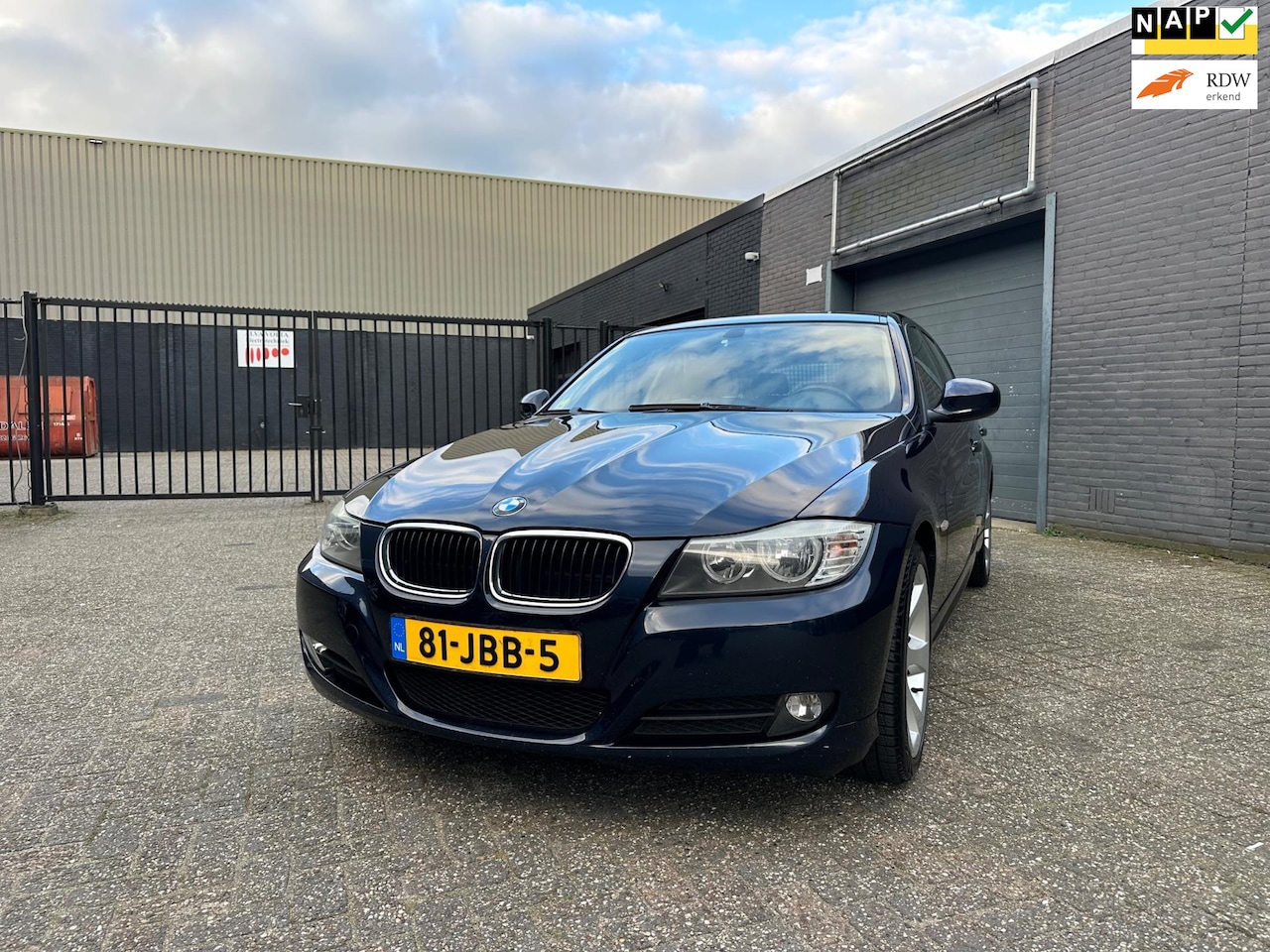 BMW 3-serie Touring - 320i Business Line Clima Cruise Navi Leer PDC LM-Wielen Trekhaak APK NAP. - AutoWereld.nl