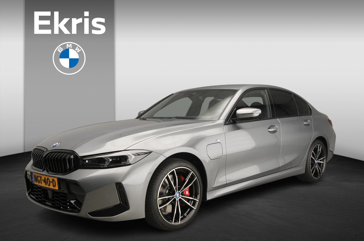 BMW 3-serie - Sedan 320e M-Sportpakket Pro / Leder / LED / Getint glas / Harman-Kardon / Driving assist - AutoWereld.nl