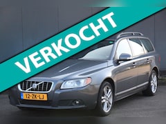 Volvo V70 - 2.5T Kinetic Xenon/Parkeersensor/17"inch lmv/Trekhaak