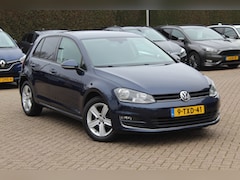 Volkswagen Golf - 1.4 TSI Highline / NL Auto / Navigatie / Parkeerhulp V+A / Getint glas / Spiegelpakket / S