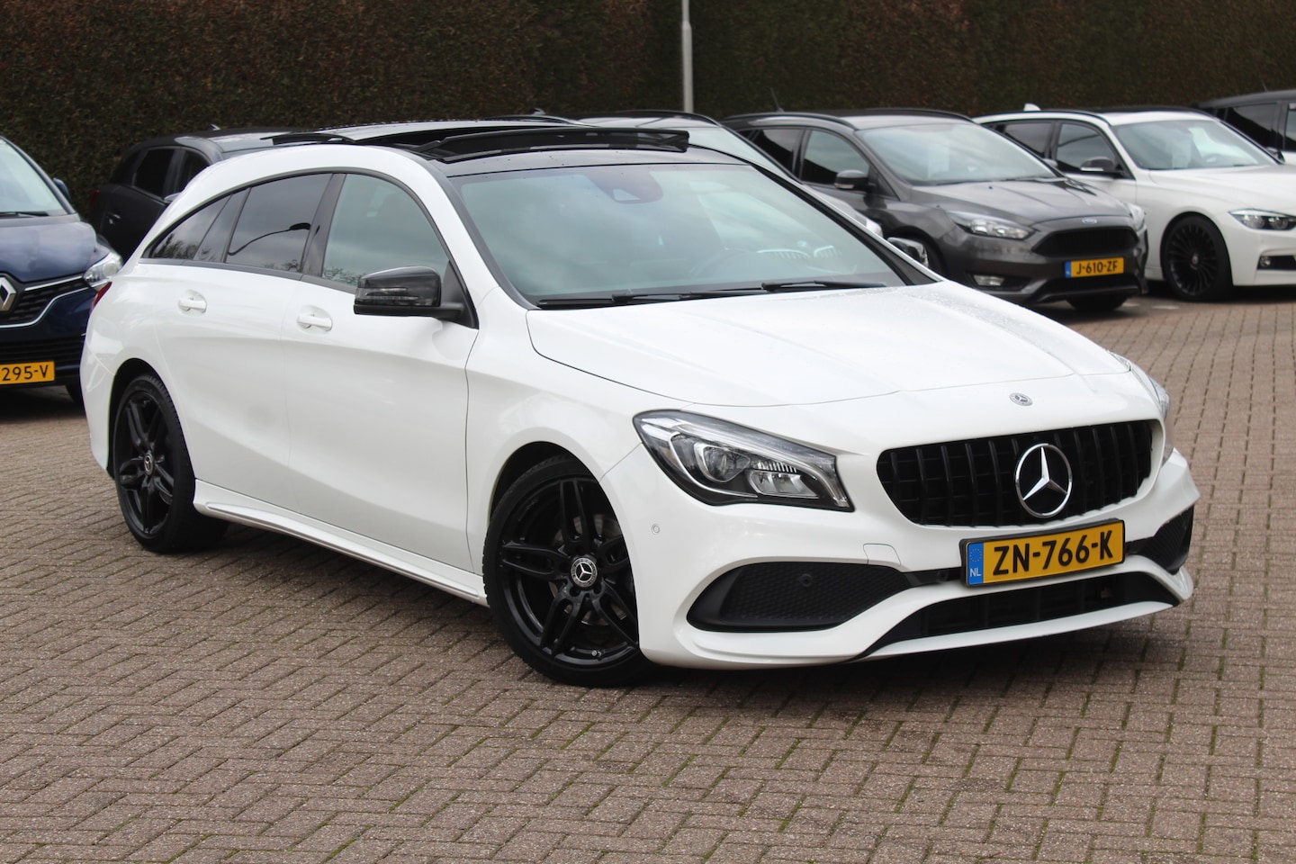 Mercedes-Benz CLA-klasse Shooting Brake - 180 / Panoramadak / Camera / Half leder / Navigatie / 18'' / LED Koplampen / Stoelverwarmi - AutoWereld.nl