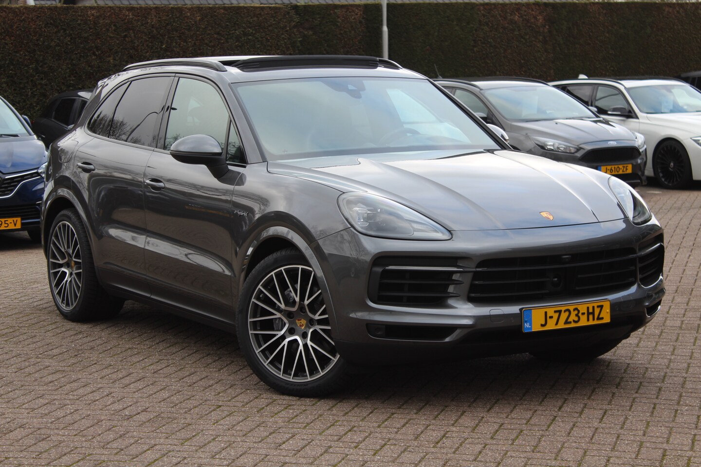 Porsche Cayenne - 3.0 E-Hybrid / Trekhaak / Panoramadak / 360Camera / Head-up / 21'' / Keyless / Bose / Spor - AutoWereld.nl