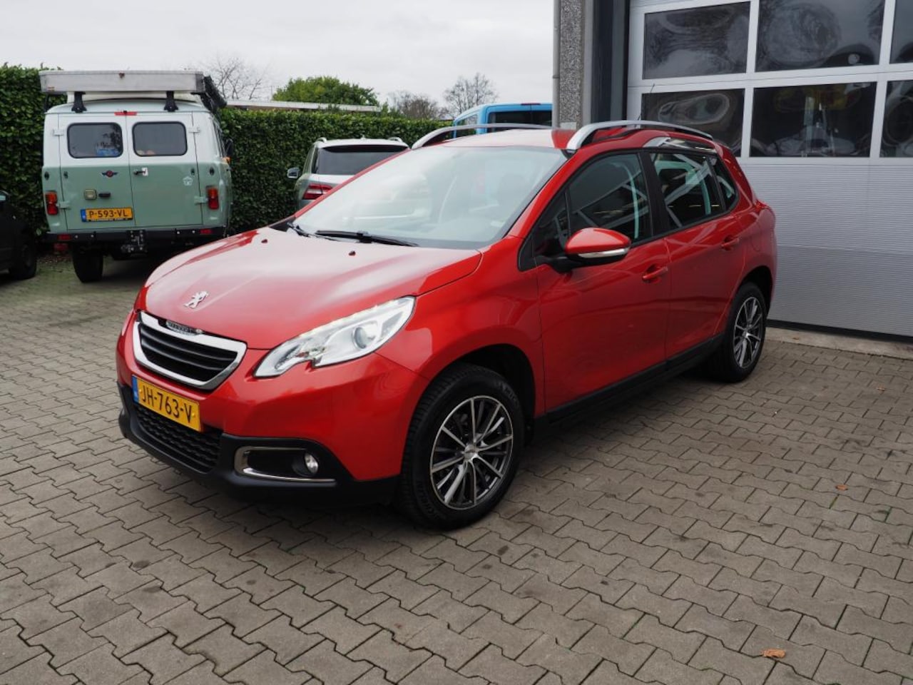 Peugeot 2008 - Blue Lion 1.2 Puretech AIRCO CRUISE NAVI LM VELGEN PARKEER S.