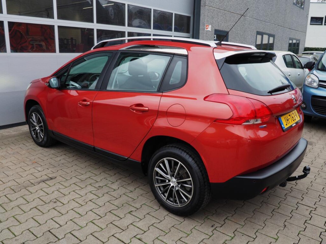 Peugeot 2008 - Blue Lion 1.2 Puretech AIRCO CRUISE NAVI LM VELGEN PARKEER S.