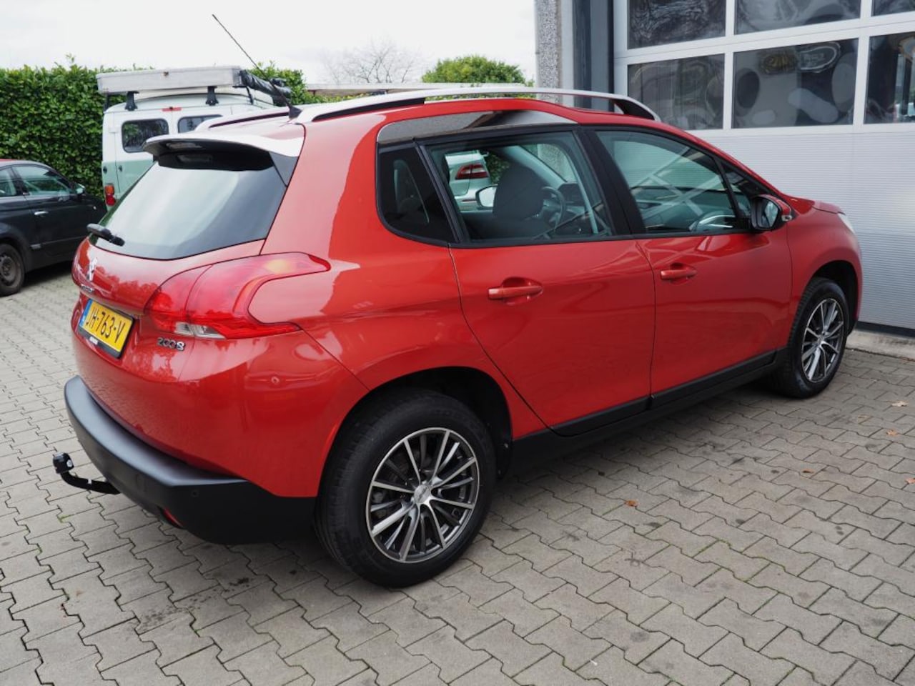 Peugeot 2008 - Blue Lion 1.2 Puretech AIRCO CRUISE NAVI LM VELGEN PARKEER S.