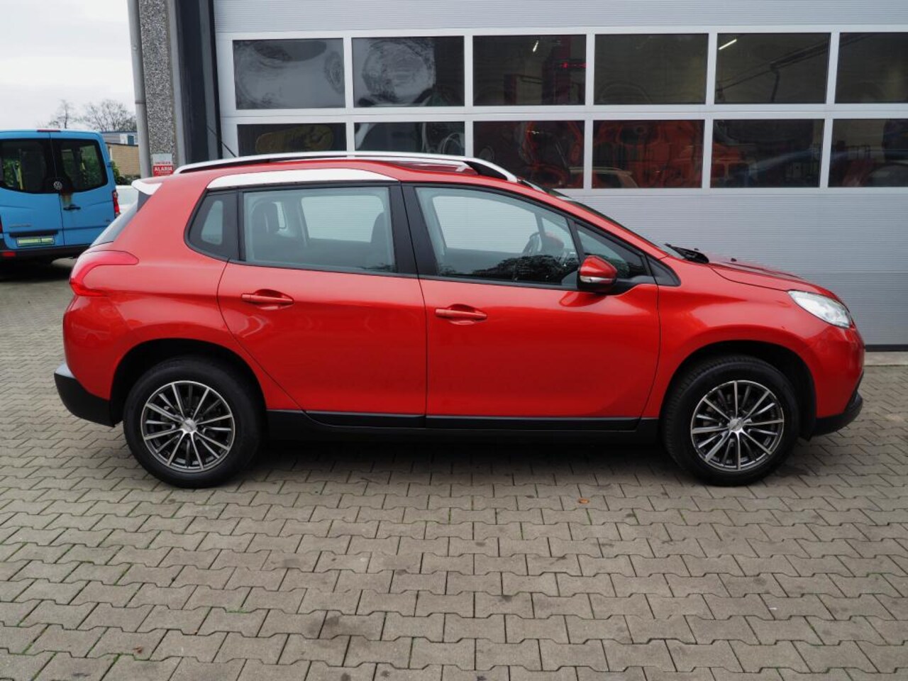 Peugeot 2008 - Blue Lion 1.2 Puretech AIRCO CRUISE NAVI LM VELGEN PARKEER S.