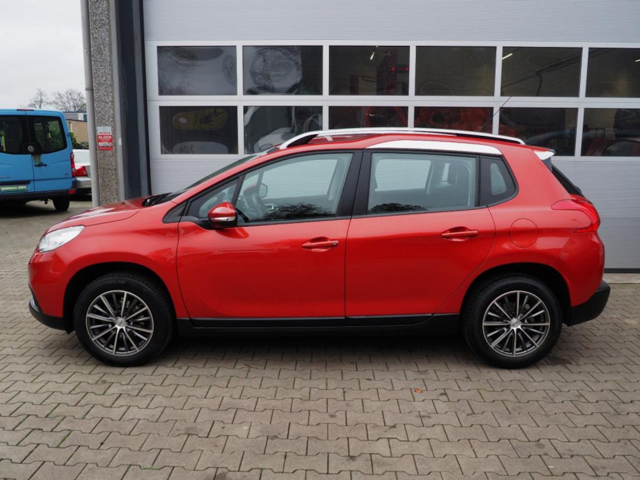 Peugeot 2008 - Blue Lion 1.2 Puretech AIRCO CRUISE NAVI LM VELGEN PARKEER S.