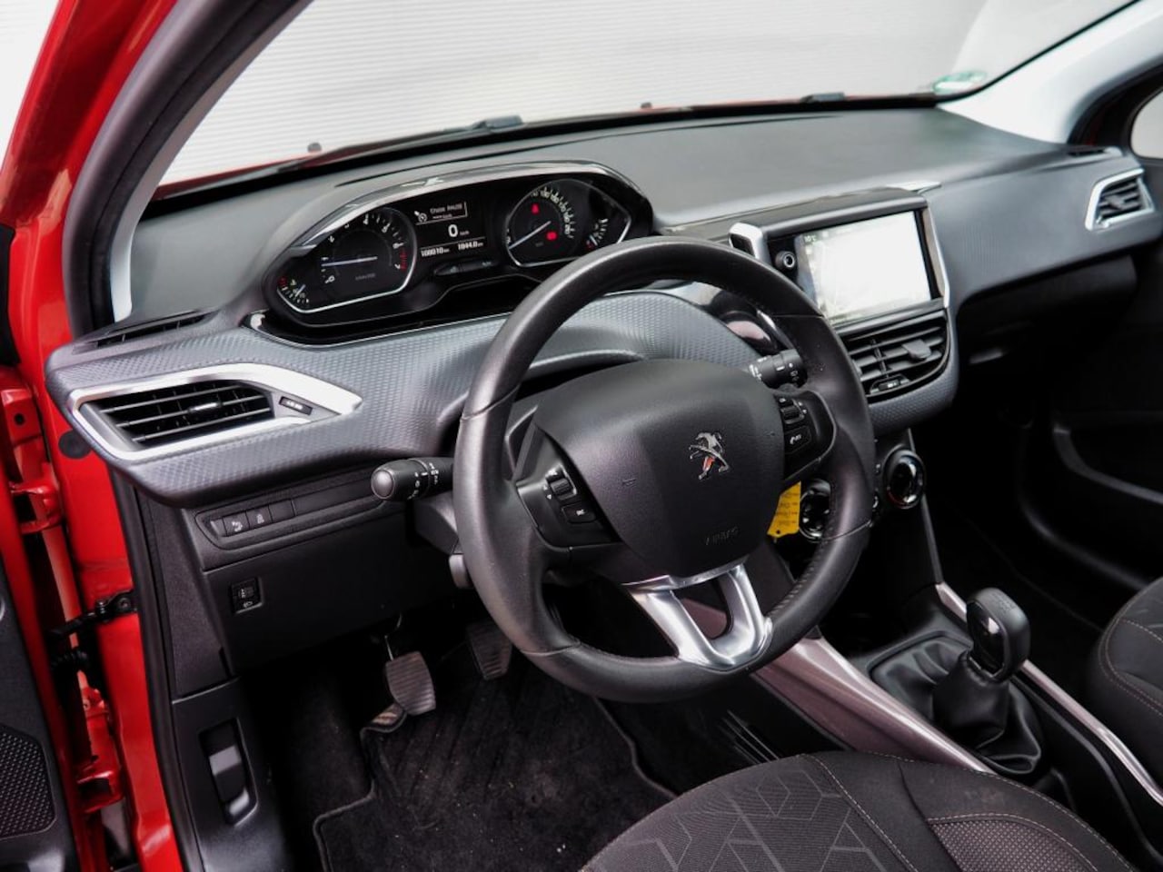 Peugeot 2008 - Blue Lion 1.2 Puretech AIRCO CRUISE NAVI LM VELGEN PARKEER S.