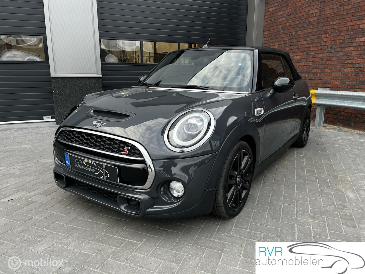 MINI Cabrio - 2.0 Cooper S Night Jack Edition / SCHADE - AutoWereld.nl