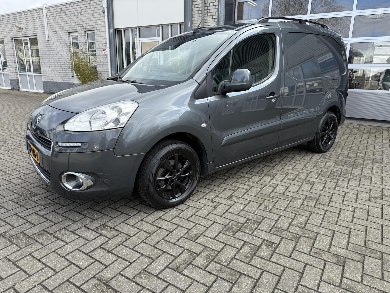 Peugeot Partner - 120 1.6 e-HDI L1 Navteq 120 1.6 e-HDI L1 Navteq - AutoWereld.nl