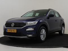 Volkswagen T-Roc - 1.0 TSI Style | Adaptieve cruise control | Airco | Parkeersensoren | Bluetooth | DAB Ontva